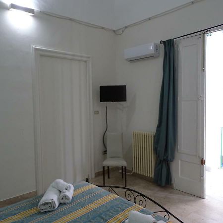 B&B New Antico Palazzo Parabita Bagian luar foto
