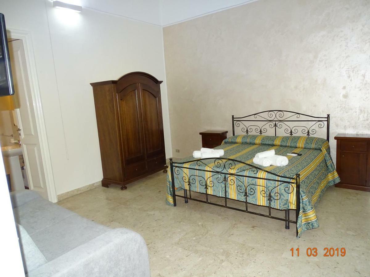 B&B New Antico Palazzo Parabita Bagian luar foto