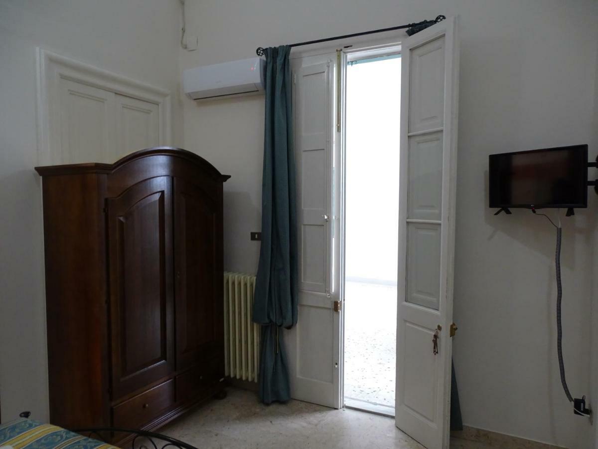 B&B New Antico Palazzo Parabita Bagian luar foto