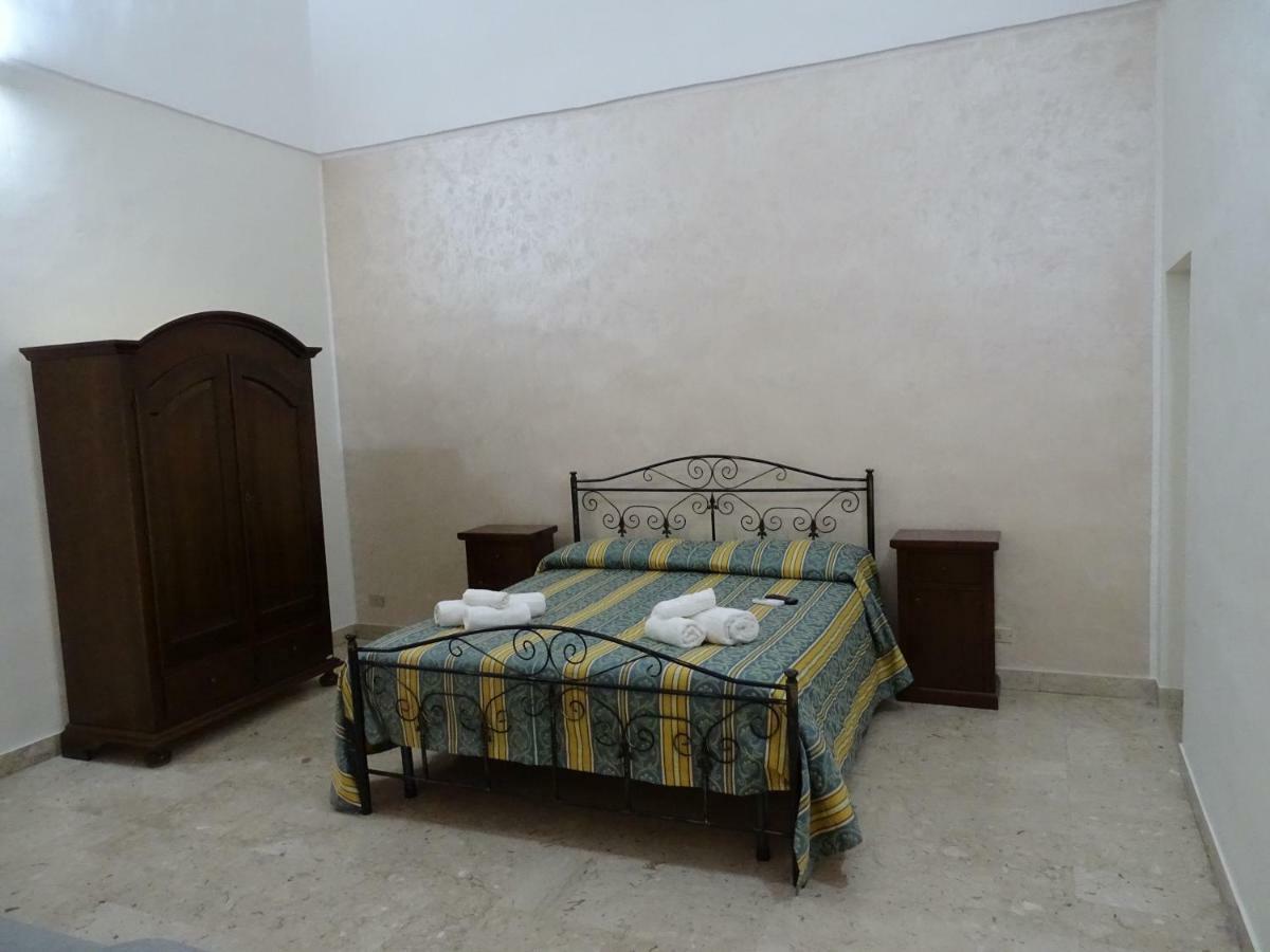 B&B New Antico Palazzo Parabita Bagian luar foto