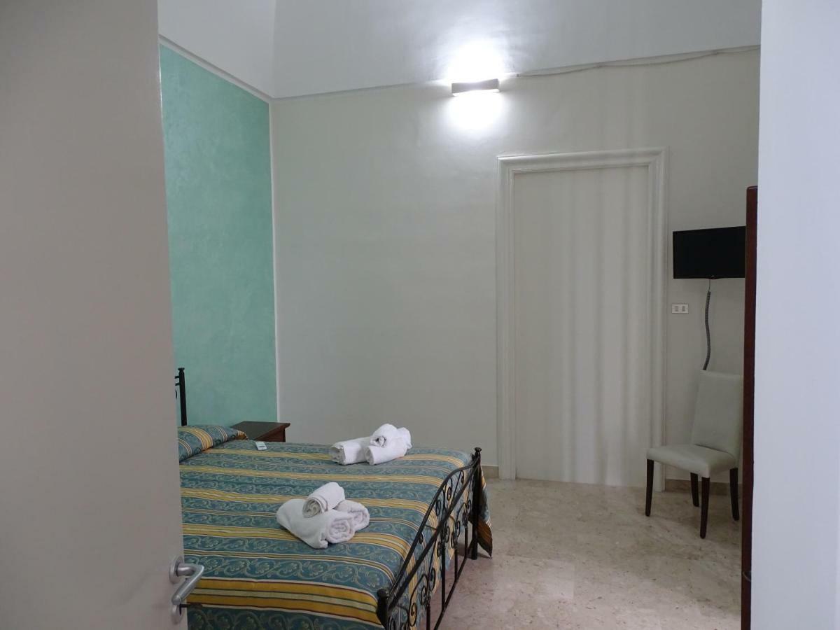 B&B New Antico Palazzo Parabita Bagian luar foto